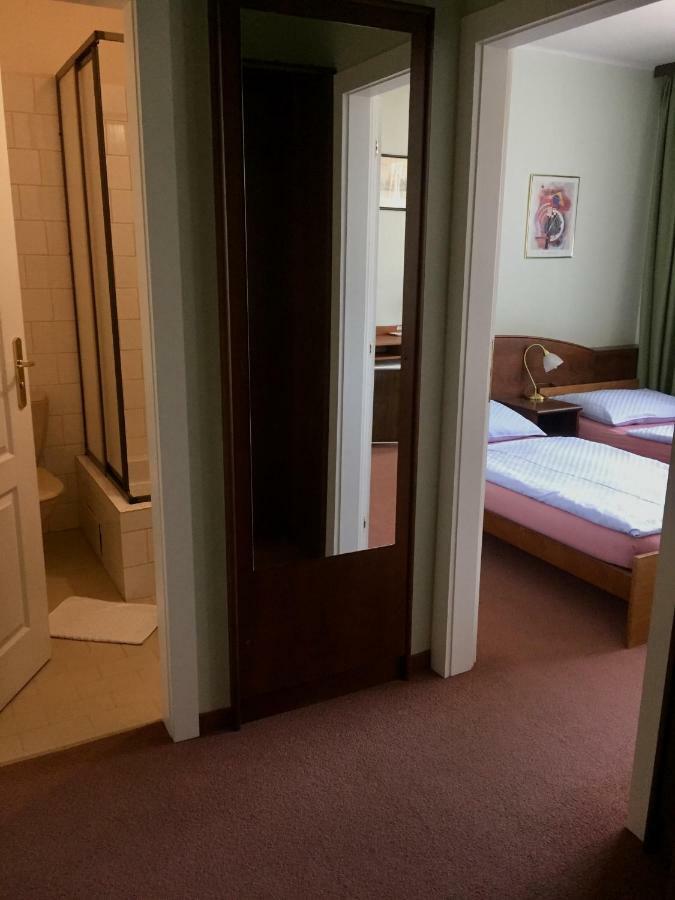 Hotel-Pension Kamyk Prague Ngoại thất bức ảnh